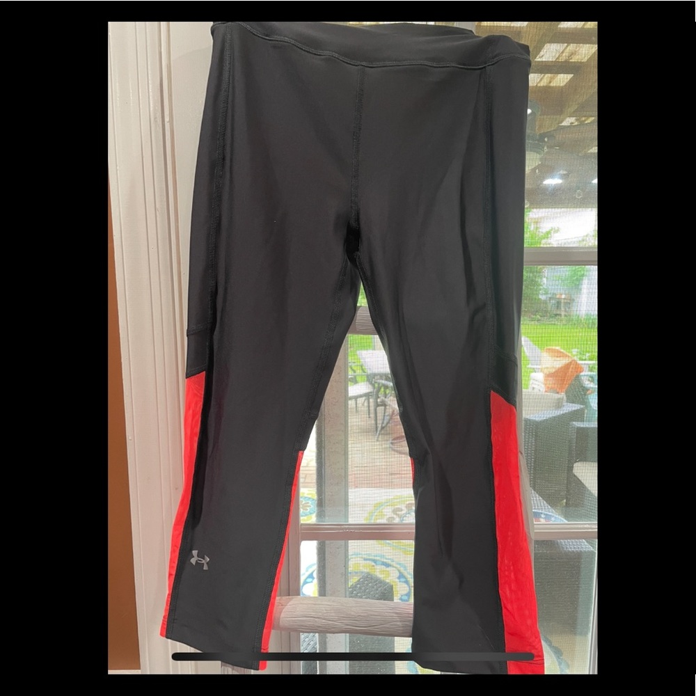 Under armour capri leggings, small